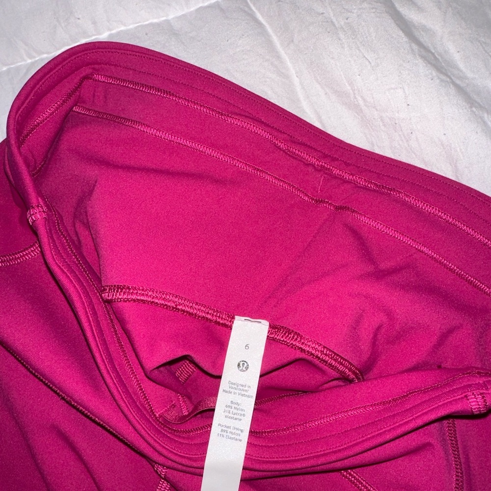 Hot Pink Side 6 LULU LEMON leggings. Slightly cropped. Perfect condition.